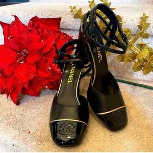 Chanel Black Patent Leather Women's Shoes Size 7